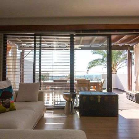 Penthouse Duplex Overlooking The Mediterranean Larnaca Bagian luar foto