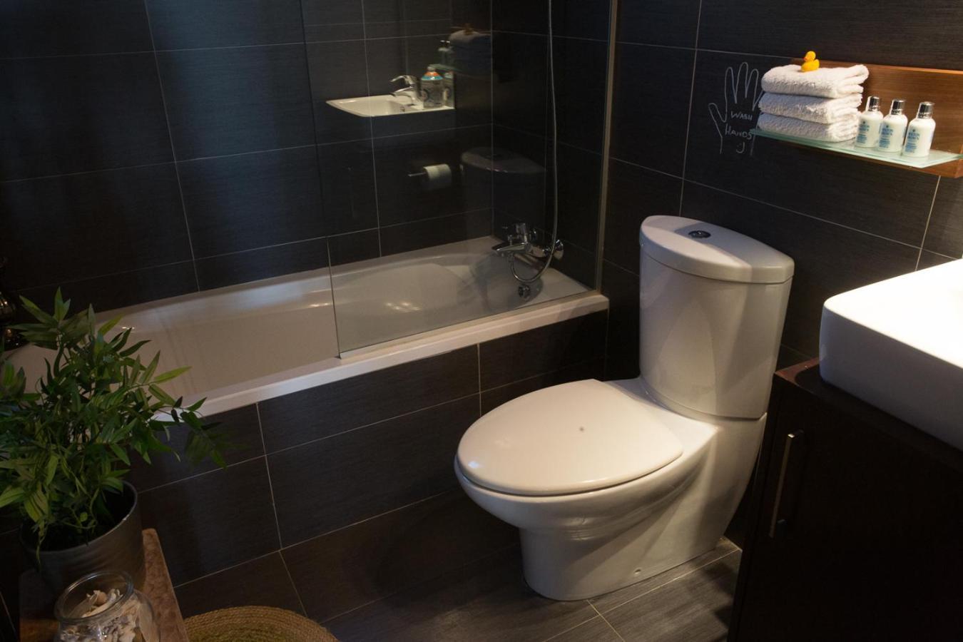 Penthouse Duplex Overlooking The Mediterranean Larnaca Bagian luar foto