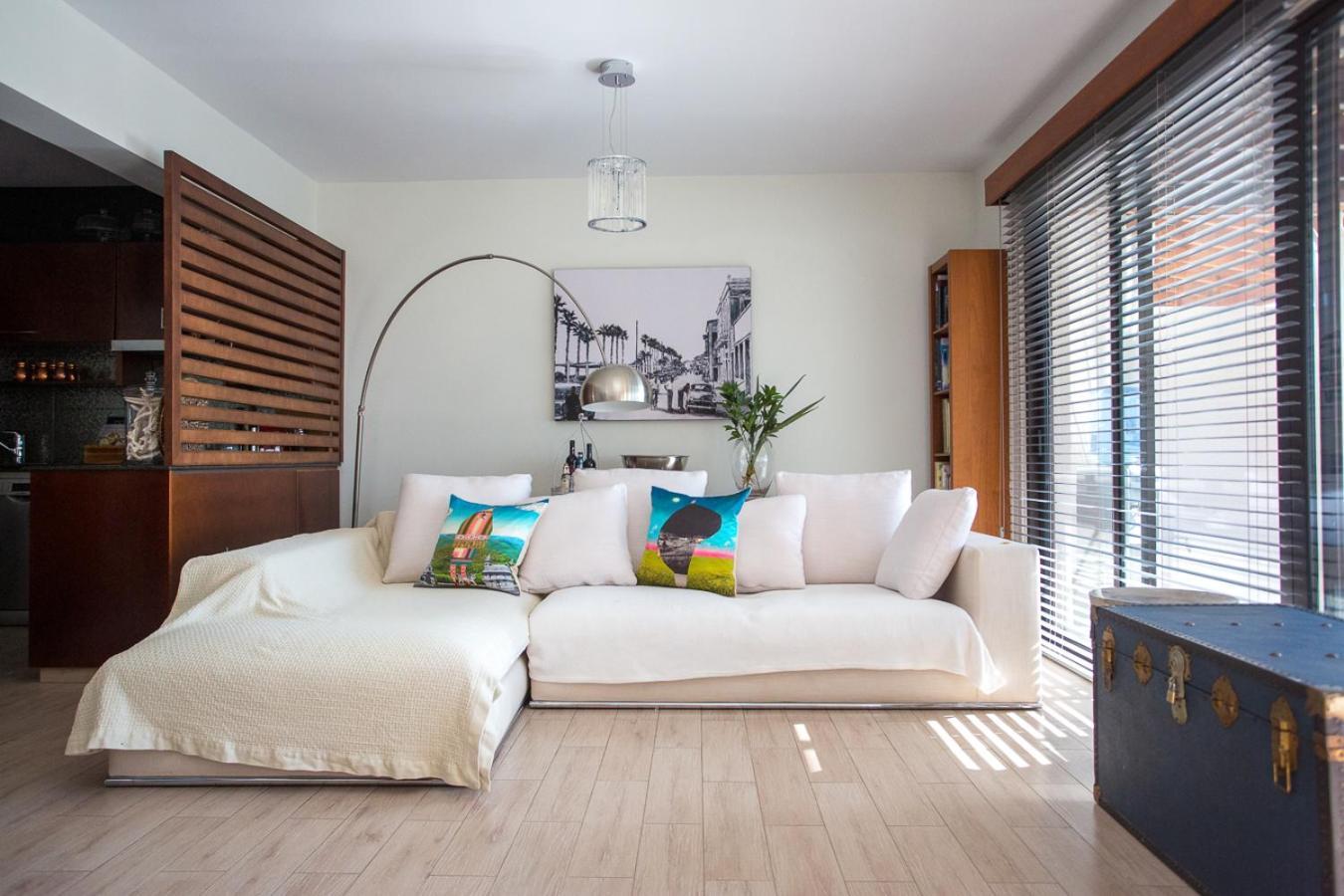 Penthouse Duplex Overlooking The Mediterranean Larnaca Bagian luar foto