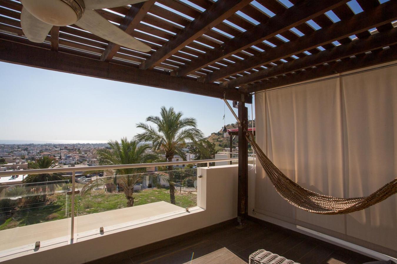 Penthouse Duplex Overlooking The Mediterranean Larnaca Bagian luar foto