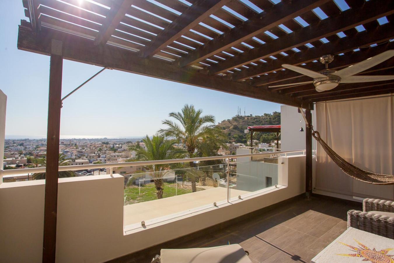Penthouse Duplex Overlooking The Mediterranean Larnaca Bagian luar foto