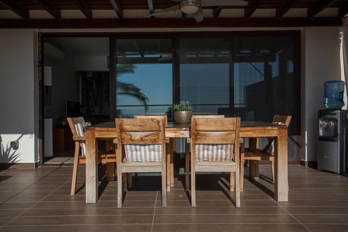 Penthouse Duplex Overlooking The Mediterranean Larnaca Bagian luar foto